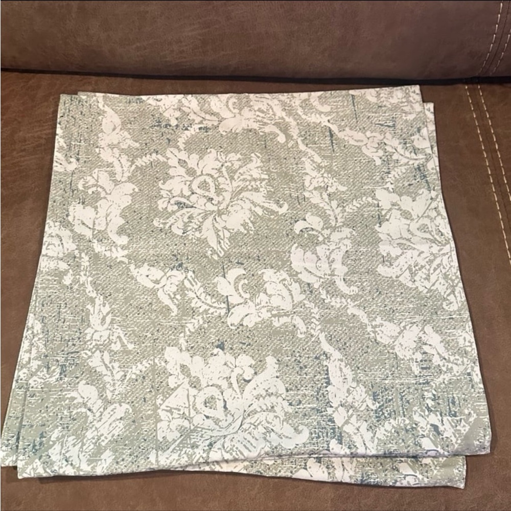 Beddy's Green Floral Chic Medium Pillow Covers